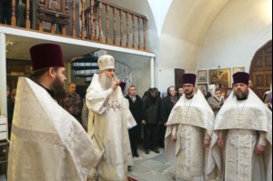 Божественная литургия и панихида в храме во имя святителя и чудотворца Николая на Елшанском кладбище г. Саратова