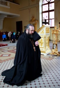 Вечернее богослужение на Архиерейском подворье — храме во имя святого апостола и евангелиста Иоанна Богослова