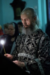 Митрополит Лонгин совершил утреню с Чином погребения