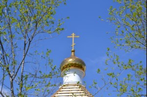 Совершен чин освящения креста и купола храма в честь иконы Божией Матери «Нечаянная Радость» в Заводском районе
