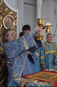 Божественная литургия в храме во имя Живоначальной Троицы Покровска (Энгельса)
