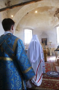 Божественная литургия в храме в честь Покрова Пресвятой Богородицы села Сокур Татищевского района