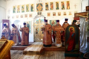 Божественная литургия в храме в честь Рождества Христова с. Вязовка Татищевского района