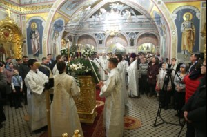 Рождественская Божественная литургия в Свято-Троицком кафедральном соборе Саратова