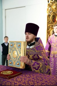 Божественная литургия в храме в честь Покрова Пресвятой Богородицы г.Петровска