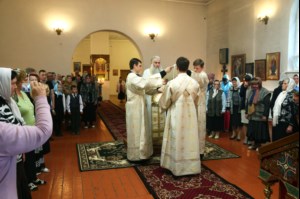 Божественная литургия в храме в честь Покрова Пресвятой Богородицы р.п. Новые Бурасы