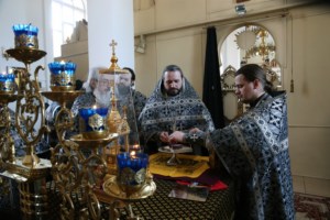 Литургия Преждеосвященных Даров в храме в честь Казанской иконы Божией Матери г.Саратова