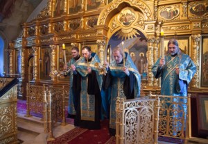 Утреня с чтением акафиста Пресвятой Богородице в Свято-Троицком кафедральном соборе Саратова