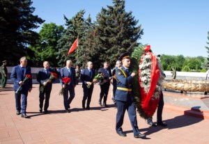 В День памяти и скорби на Воскресенском кладбище Саратова совершена заупокойная лития