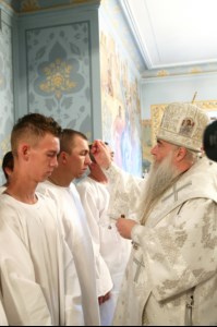 Крещальная литургия в Свято-Троицком соборе Саратова