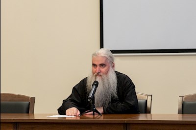 Митрополит Лонгин вручил сертификаты первым слушателям курсов для распространителей церковной утвари