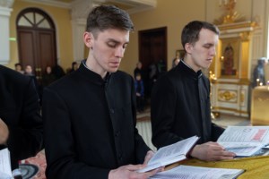Уставное богослужение на Архиерейском подворье — в храме во имя святого апостола и евангелиста Иоанна Богослова при СПДС