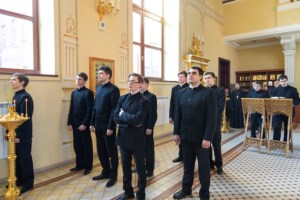 Литургия Преждеосвященных Даров на Архиерейском подворье — в храме во имя святого апостола и евангелиста Иоанна Богослова при СПДС