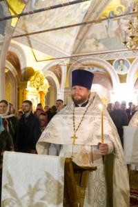 Митрополит Лонгин совершил пасхальное богослужение