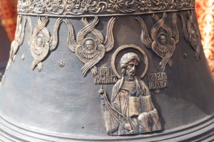 Митрополит Лонгин освятил колокола Свято-Никольского храма села Октябрьский Городок