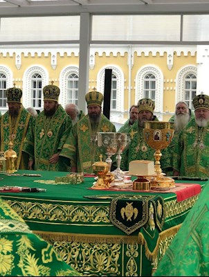 Божественная литургия на соборной площади Серафимо-Дивеевского монастыря