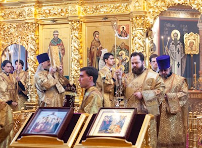 Божественная литургия в Свято-Троицком кафедральном соборе г. Саратова