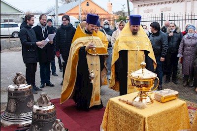В Благовещенском храме Саратова освятили колокола