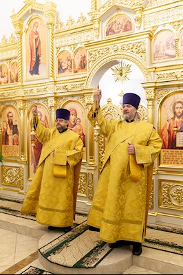Божественная литургия в храме в честь святителя Иоанна Златоуста в п. Зональный г. Саратова