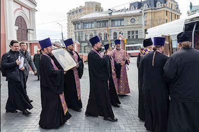 В Саратове и Покровске прошел автомобильный крестный ход со святынями Саратовской митрополии