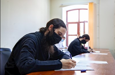 В Саратовской православной духовной семинарии начались вступительные испытания