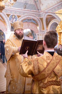 Митрополит Игнатий совершил Божественную литургию в Свято-Троицком кафедральном соборе г. Саратова