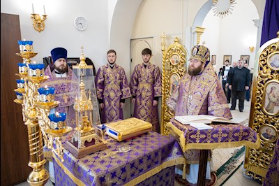 Митрополит Игнатий совершил Божественную литургию в храме святителя Иоанна Златоуста в п. Зональный г. Саратова