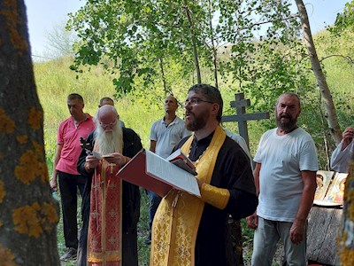 Совершен крестный ход от восстанавливающего Свято-Никольского храма в Стригае до источника святой Параскевы