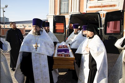В Покровском соборе прошла торжественная встреча саратовских святителей