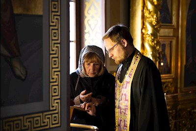 Митрополит Игнатий совершил вечернюю Литургию Преждеосвященных Даров в Свято-Троицком кафедральном соборе г. Саратова