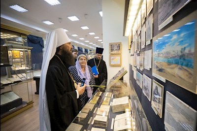 Глава Волгоградской митрополии посетил Музей истории Саратовской митрополии
