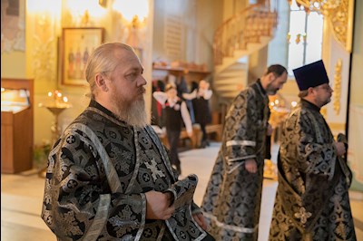 Митрополит Игнатий совершил Литургию Преждеосвященных Даров в Покровском соборе г. Саратова