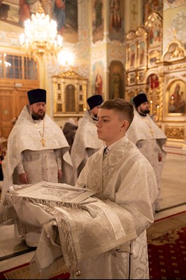Митрополит Игнатий совершил Великую вечерню в соединении с Литургией святителя Василия Великого и чин Великого освящения воды в Покровском соборе г. Саратова