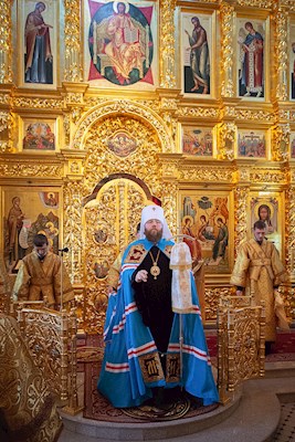 Митрополит Игнатий совершил Божественную литургию в Свято-Троицком кафедральном соборе Саратова