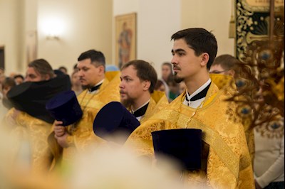 Митрополит Игнатий совершил Божественную литургию в соборном храме святителя Спиридона Тримифунтского г. Саратова