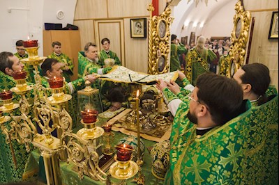 Архиереи Саратовской митрополии совершили Божественную литургию в соборном храме святого благоверного князя Александра Невского г. Ртищево