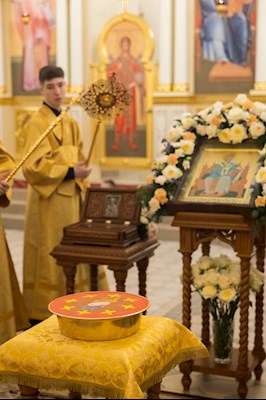 Митрополит Игнатий совершил Божественную литургию в соборном храме святителя Спиридона Тримифунтского г. Саратова