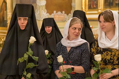 Митрополит Игнатий совершил ночную Божественную литургию в Покровском соборе г. Саратова