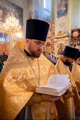 Митрополит Игнатий совершил Божественную литургию и молебен на новый год в Покровском соборе г. Саратова