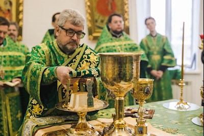 Архиереи Саратовской митрополии совершили Божественную литургию в соборном храме святого благоверного князя Александра Невского г. Ртищево