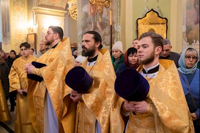 Митрополит Игнатий совершил Божественную литургию и молебен на новый год в Покровском соборе г. Саратова