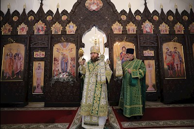 Митрополит Игнатий совершил Литургию Преждеосвященных Даров в храме в честь иконы Божией Матери «Всех скорбящих Радость» г. Саратова