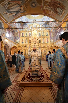 Митрополит Игнатий совершил Великую вечерню в соединении с Литургией святителя Иоанна Златоуста в Свято-Троицком кафедральном соборе г. Саратова
