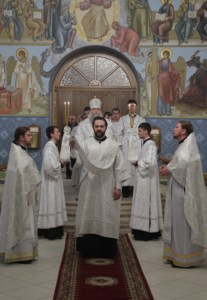 Крещальная литургия в Свято-Троицком соборе Саратова