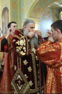Великая Пасхальная вечерня в Покровском храме Саратова