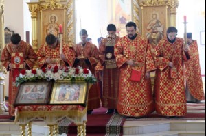 Божественная литургия в Свято-Троицком кафедральном соборе Вольска