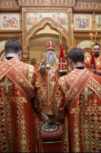 Божественная литургия и панихида в Свято-Никольском храме на Елшанском кладбище Саратова