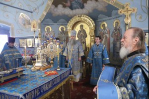 Божественная литургия в Свято-Троицком соборе Саратова