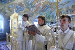 Крещальная литургия в Свято-Троицком соборе Саратова