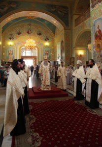 Всенощное бдение в храме в честь Покрова Пресвятой Богородицы города Саратова
